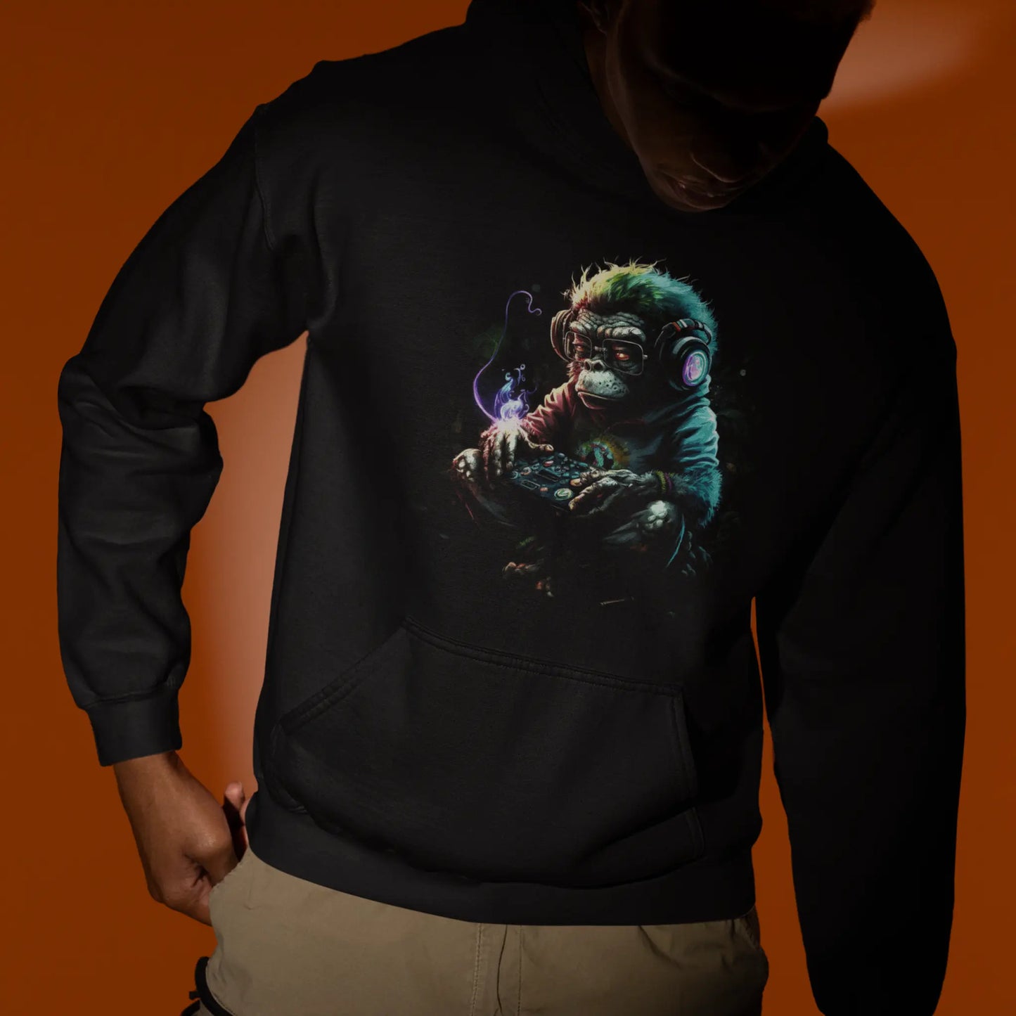 Premium black streetwear hoodie with the iconic halftone gaming ape design. — Premium μαύρο streetwear hoodie με το εμβληματικό σχέδιο του πιθήκου gamer halftone