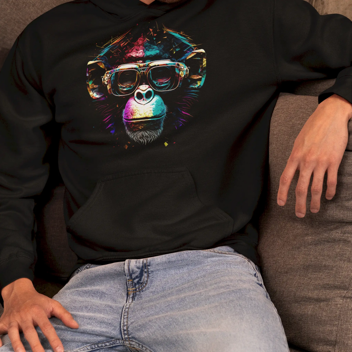 Premium black streetwear hoodie with the iconic halftone gorilla face graphic. — Premium μαύρο hoodie με το εμβληματικό γραφικό προσώπου γορίλα halftone