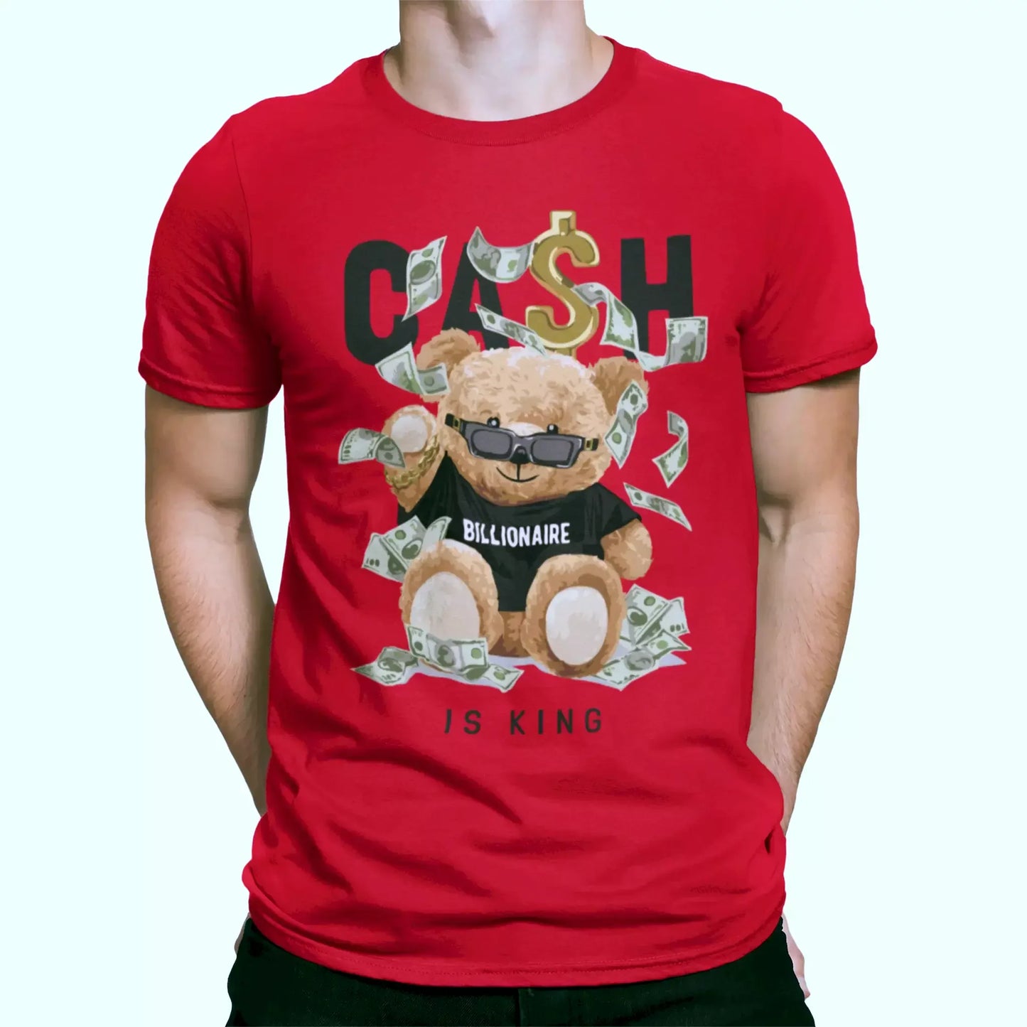 Red t-shirt featuring a bold teddy bear crowned and holding cash, making a fierce impression – Κόκκινο μπλουζάκι με αρκούδο-βασιλιά που κρατά χρήματα, για δυναμική εμφάνιση