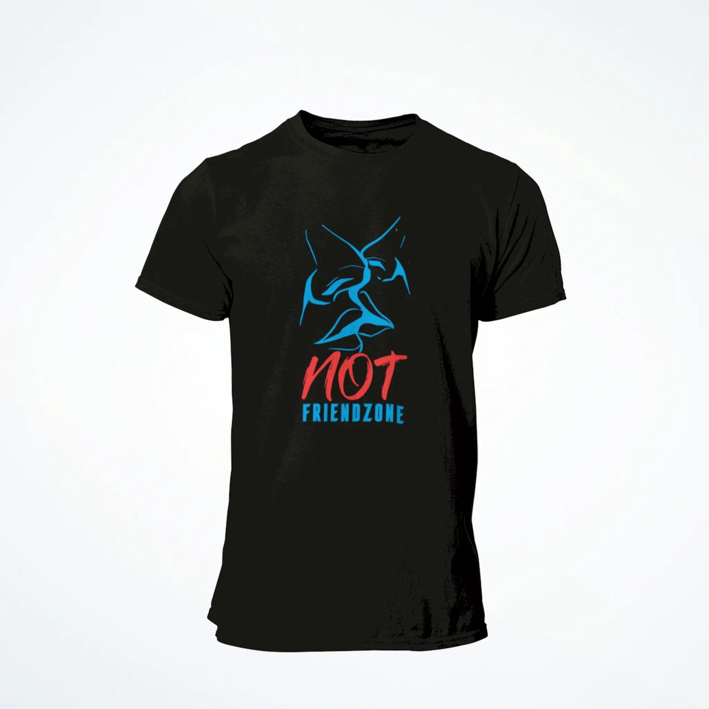 Romantic and edgy 'Not Friendzone' message printed on black t-shirt – Ρομαντικό και τολμηρό μήνυμα 'Not Friendzone' σε μαύρο μπλουζάκι.