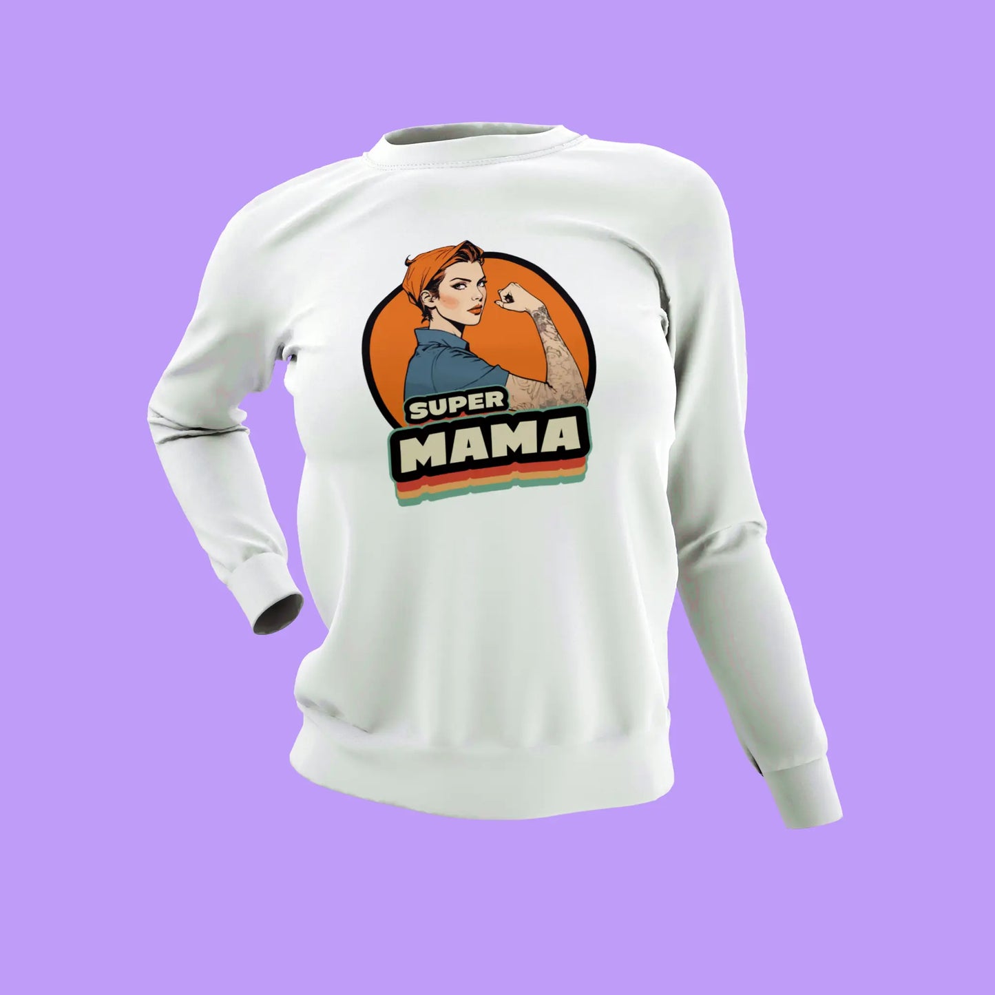 Soft white crewneck lining cradles head gently as external design projects confidence and maternal pride - Δυναμικό σχέδιο που προβάλλει αυτοπεποίθηση και μητρική υπερηφάνεια τυπωμένο σε λευκή μπλούζα φούτερ 