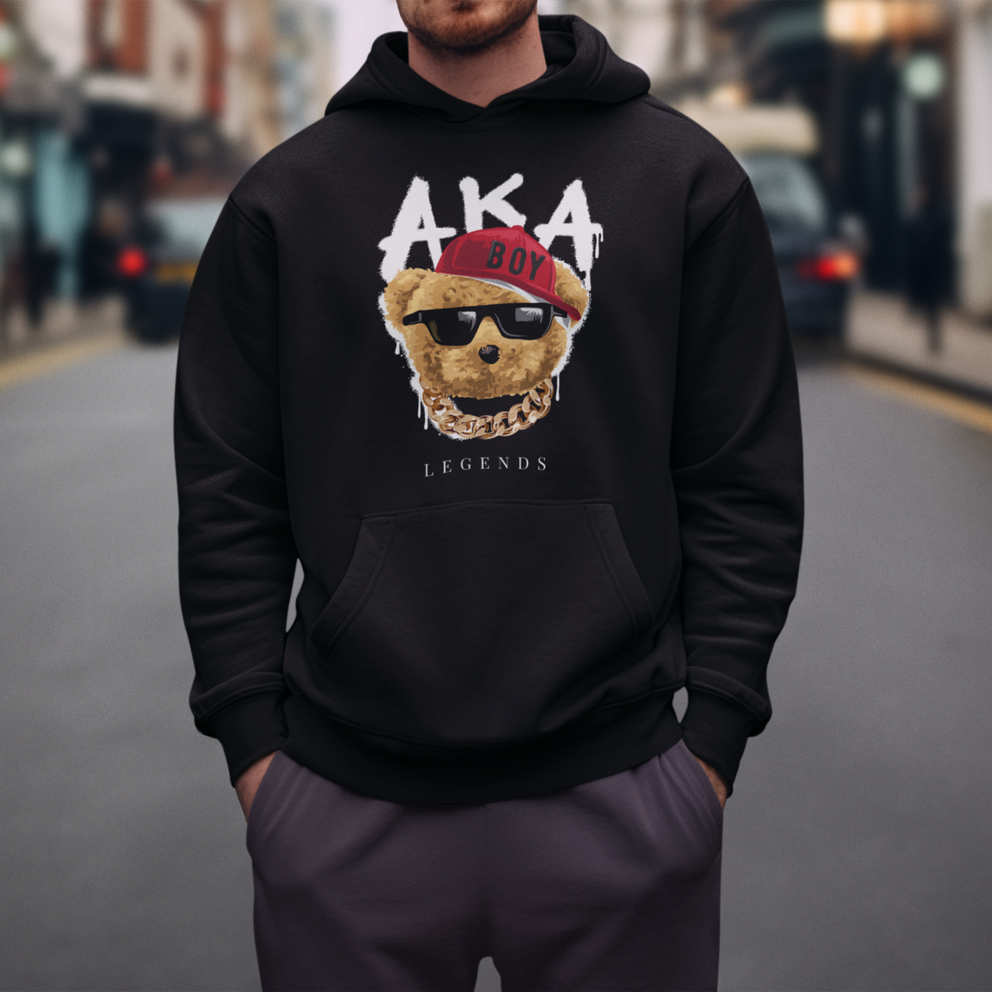 Streetwear-style legendary teddy bear on black hoodie – Θρυλικός αρκούδος σε στυλ streetwear σε μαύρη μπλούζα με κουκούλα