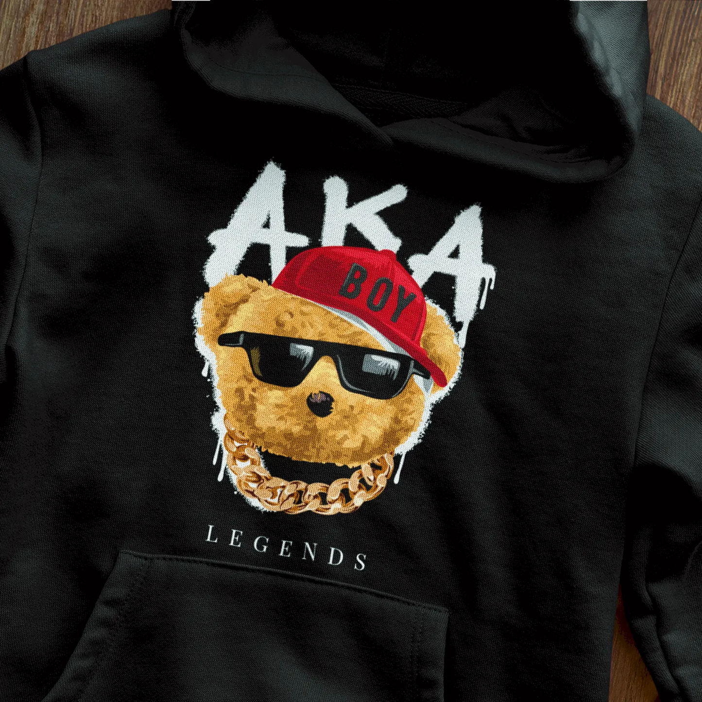 Streetwear-style legendary teddy bears on black hoodie – Θρυλικά αρκουδάκια σε στυλ streetwear σε μαύρη μπλούζα με κουκούλα
