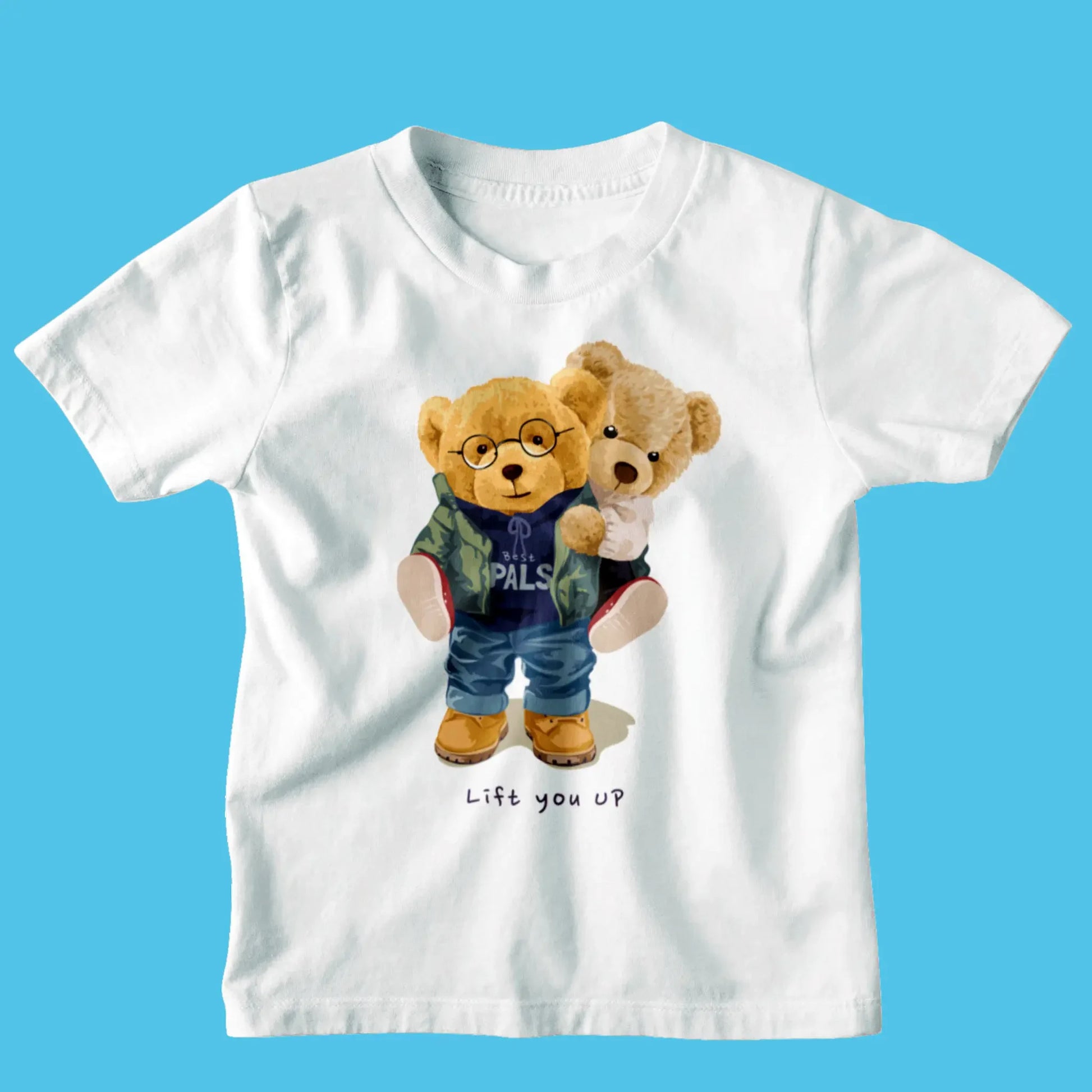 Streetwear-style teddy bears embracing on white t-shirt – σχέδιο δύο αρκούδων που αγκαλιάζονται σε λευκή μπλούζα streetwear