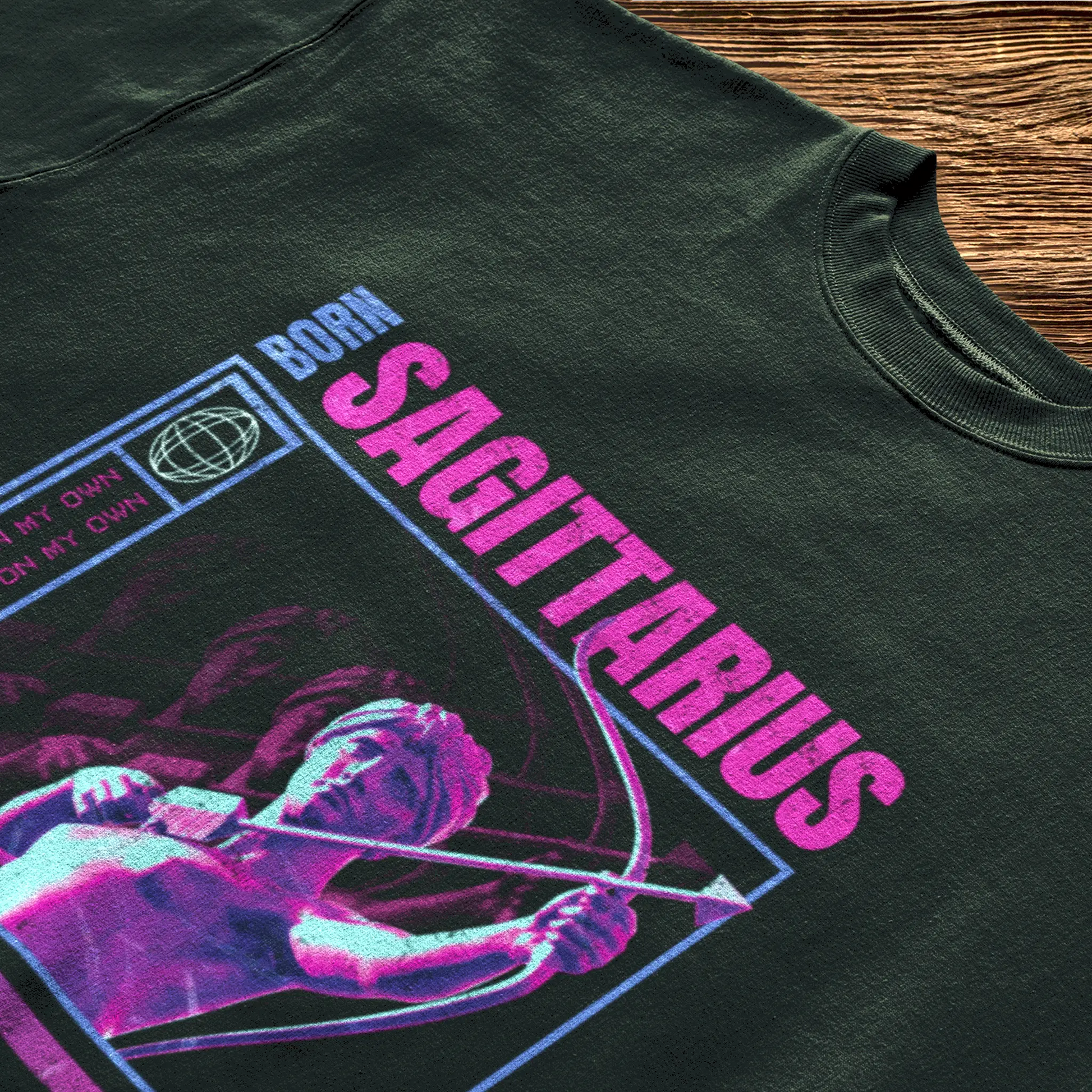Streetwear Sagittarius tee in black featuring direct archer message for free-spirited adventurers / Streetwear μπλουζάκι Τοξότη σε μαύρο με άμεσο μήνυμα τοξότη για ελεύθερα πνεύματα περιπετειών