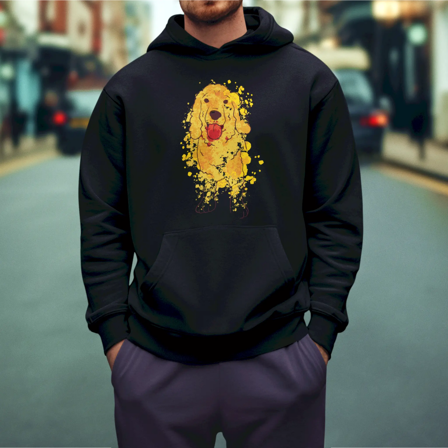 Striking black hoodie with a vivid watercolor Cocker dog illustration — Μαύρο hoodie με έντονο καλλιτεχνικό σχέδιο Cocker Spaniel σε watercolor.