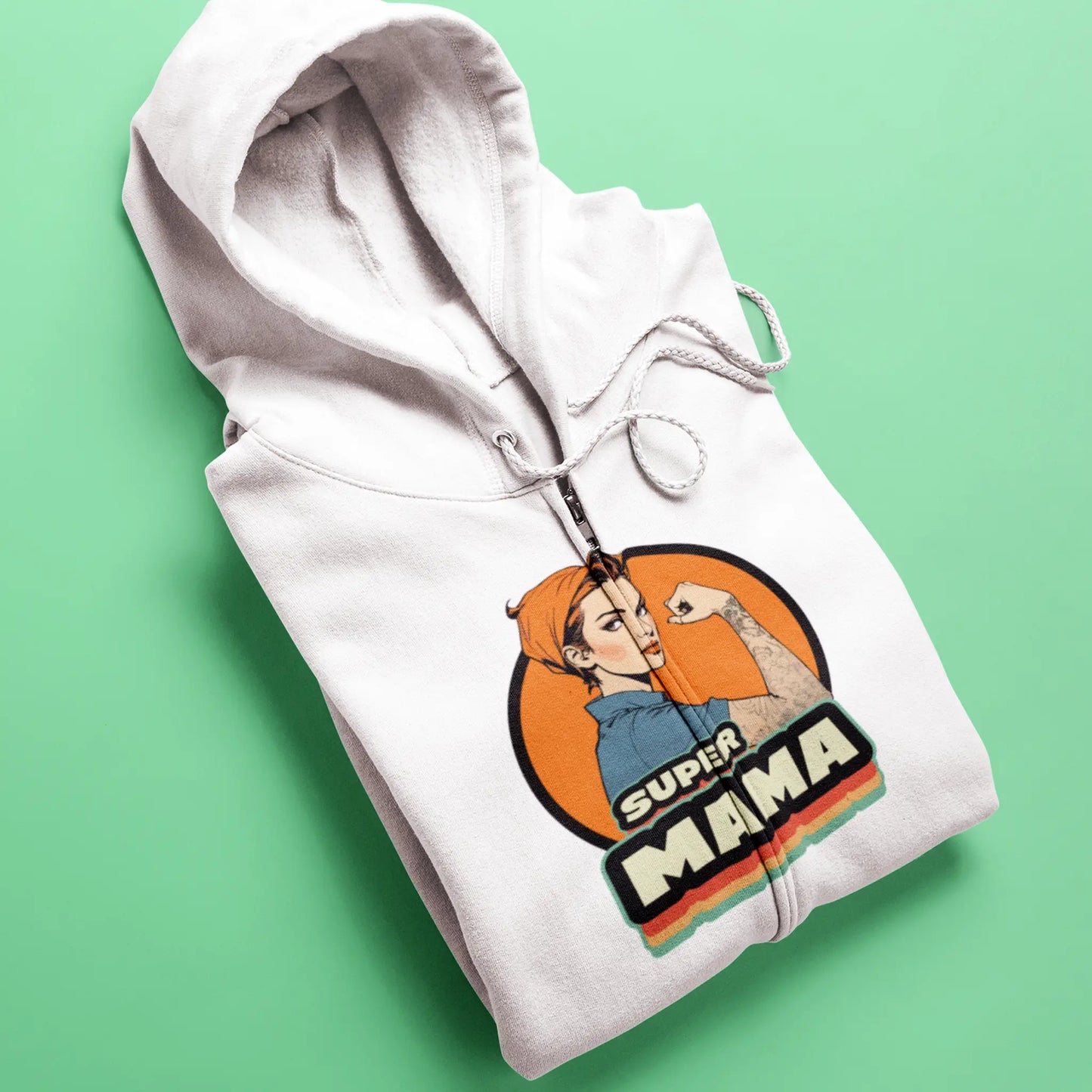 Strong hands showcase the power of a mother while her confident stance radiates maternal strength through vintage-inspired artwork on versatile white zip-up hoodie - Δυνατά χέρια αναδεικνύουν την μητρική δύναμη ενώ η στάση της με αυτοπεποίθηση εκπέμπει μητρική δύναμη μέσα από αυτό το vintage-εμπνευσμένο έργο τέχνης τυπωμένο σε λευκή ζακέτα με κουκούλα