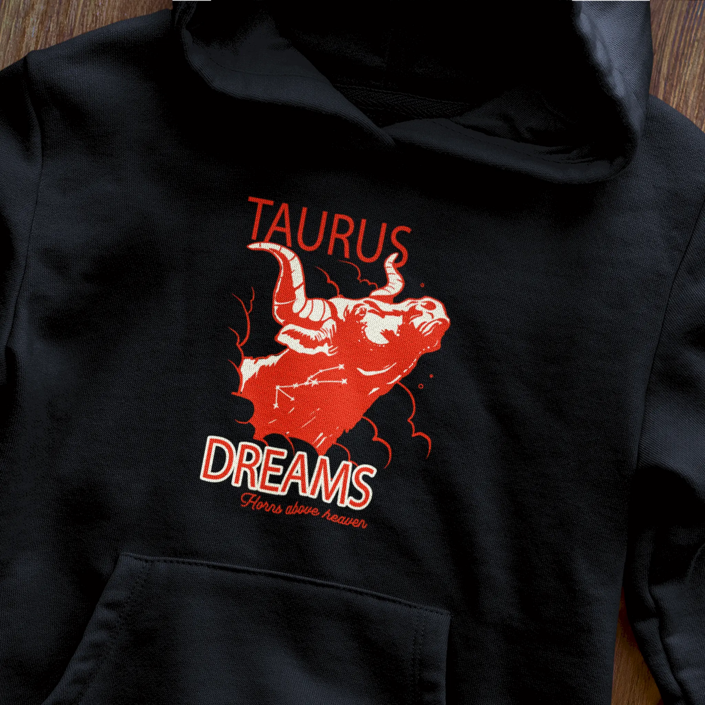 Stylish black hoodie for astrology enthusiasts who value functionality and mystical style / Μοντέρνo hoodie σε μαύρο χρώμα για λάτρεις της αστρολογίας και του ζωδίου του Ταύρου που εκτιμούν τη λειτουργικότητα και το μυστικιστικό στυλ