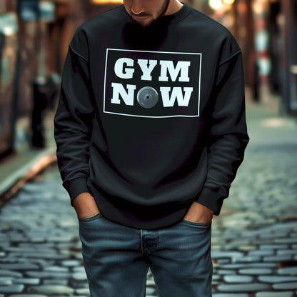 Stylish black sweatshirt featuring Gym Now print and visual strength symbolism – Μοντέρνο μαύρο sweatshirt με print Gym Now και οπτικό συμβολισμό δύναμης