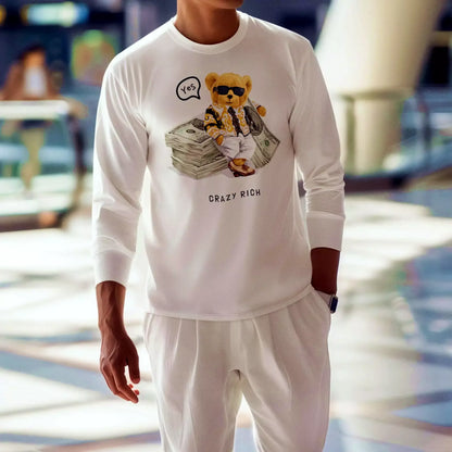 Stylish white long-sleeve t-shirt with a money-themed teddy bear, για εσένα που θέλεις να ξεχωρίζεις με διακριτικό στυλ.
