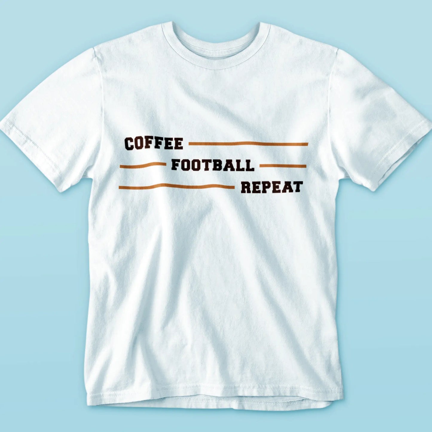 Stylish white shirt with brown coffee, football routine-inspired typography – Κομψό λευκό μπλουζάκι με καφέ τυπογραφία ρουτίνας καφέ και ποδόσφαιρο