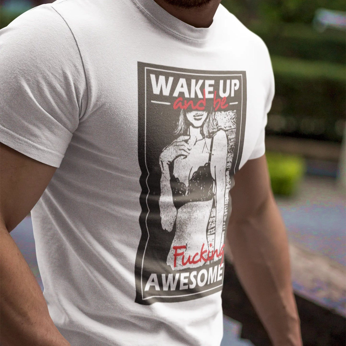 Subtle self-development message on sleek white shirt – Διακριτικό μήνυμα αυτοβελτίωσης σε κομψό λευκό μπλουζάκι.