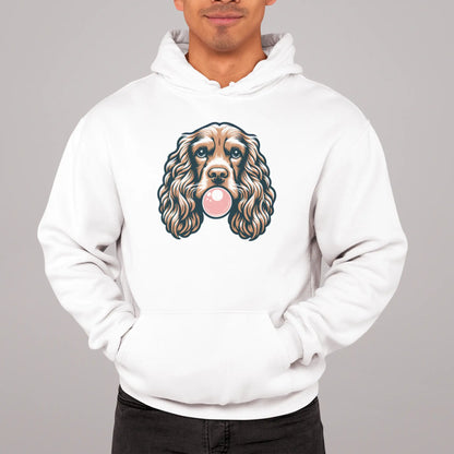 Sweet spaniel sits perfectly with pink bubblegum on this clean white hoodie. Ο γλυκός σπάνιελ κάθεται τέλεια με ροζ τσίχλα σε αυτό το καθαρό λευκό hoodie