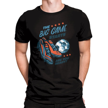 This black t-shirt showcases a motivational football quote with bold red cleats and vintage ball – perfect for game day passion. - Αυτό το μαύρο μπλουζάκι αναδεικνύει ένα εμπνευσμένο ποδοσφαιρικό quote με κόκκινα παπούτσια – ιδανικό για τη μέρα του αγώνα.