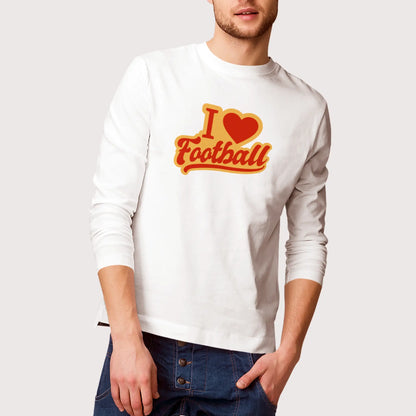 This white crewneck sweatshirt highlights a retro “I Love Football” graphic for cozy sports vibes. Αυτό το λευκό φούτερ αναδεικνύει ένα ρετρό σχέδιο “I Love Football” για άνετες σπορ στιγμές.