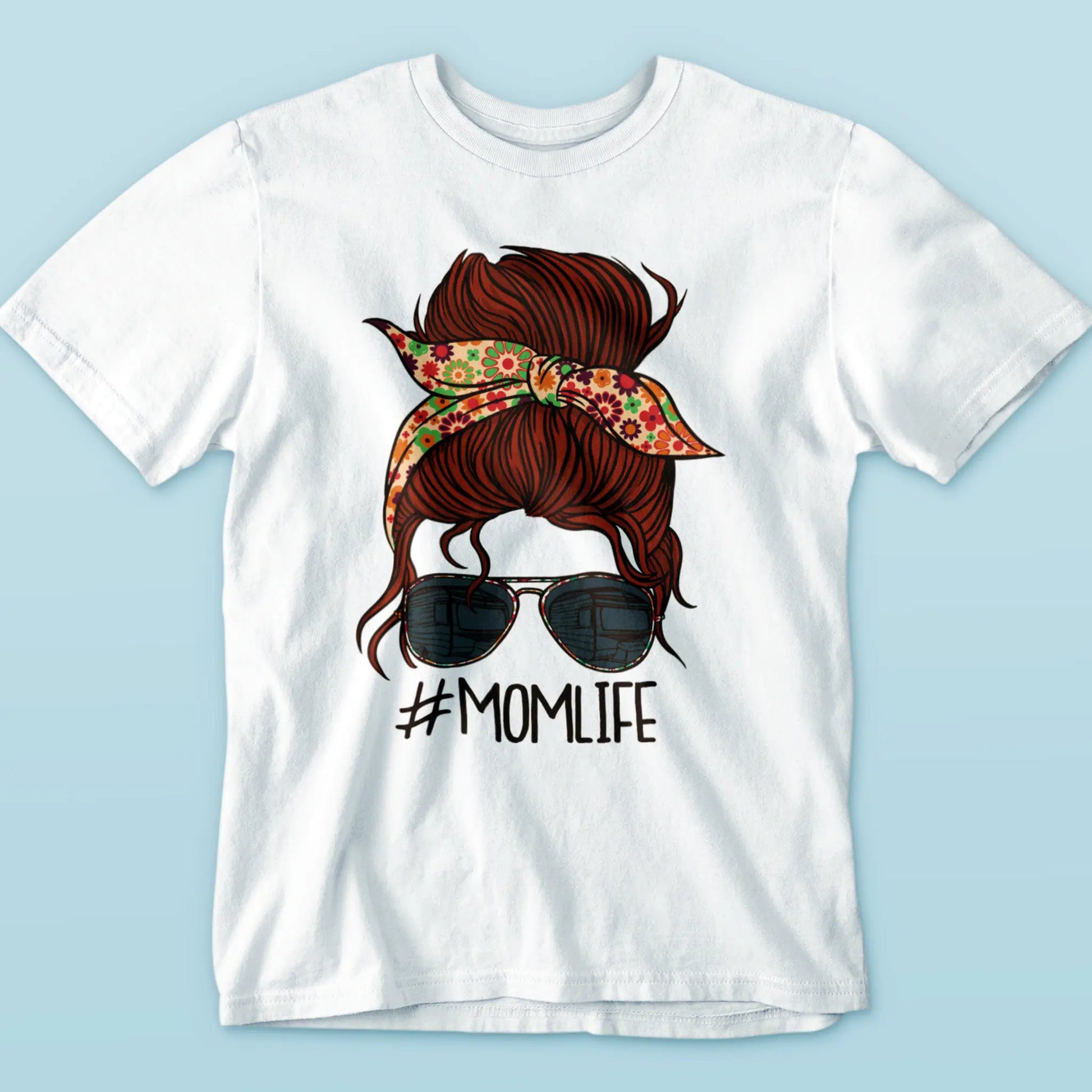 Trendy #MomLife design perfect for mothers on white t-shirt | Μοντέρνο σχέδιο #MomLife για μαμάδες σε λευκό t-shirt