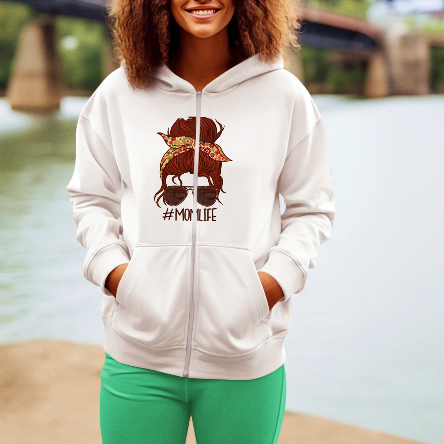 Trendy retro sunglasses motherhood design on white zip hoodie | Μοντέρνο σχέδιο μητρότητας με γυαλιά σε λευκή ζακέτα με κουκούλα