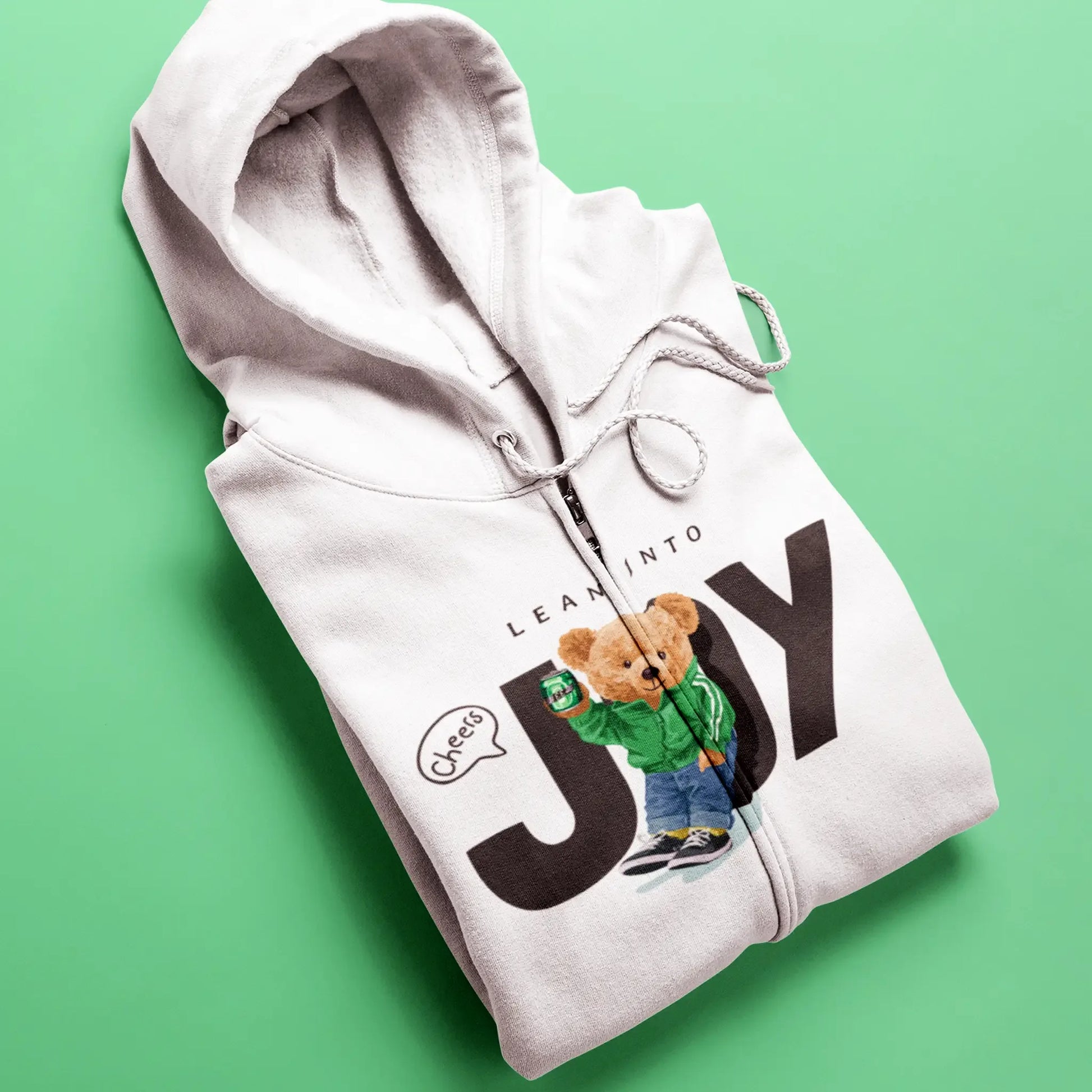 Urban teddy with cheers vibe on white hoodie – Urban teddy με θετική ενέργεια σε λευκή zip hoodie.