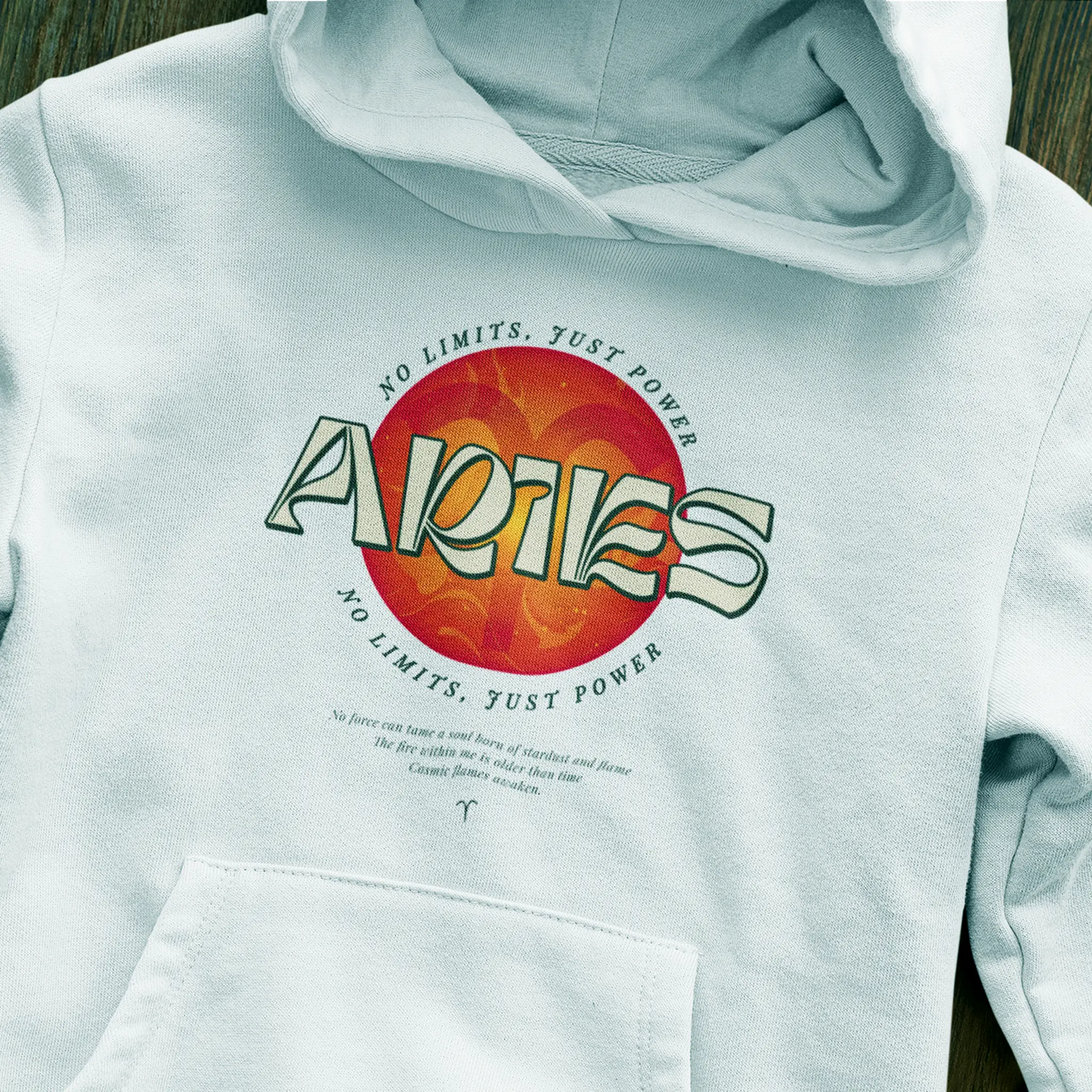 White Aries hoodie with astrology flame artwork – Λευκό hoodie Κριός με αστρολογικό σχέδιο φλόγας.