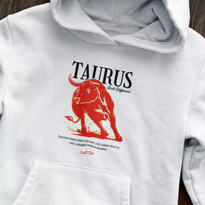 White Taurus hoodie, Earth Sign label and strong lines – Λευκή φούτερ κουκούλα Ταύρος με σήμανση Earth Sign και δυνατές γραμμές.