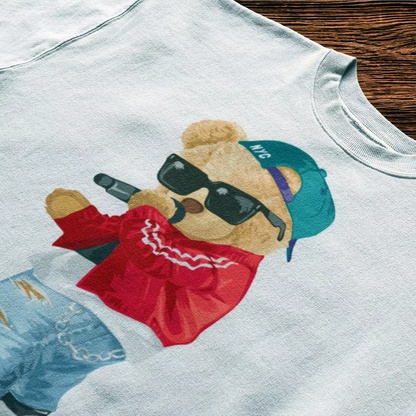 White bold t-shirt displaying a teddy bear rapper in action, ιδανικό για να ξεχωρίζεις με έντονο χαρακτήρα