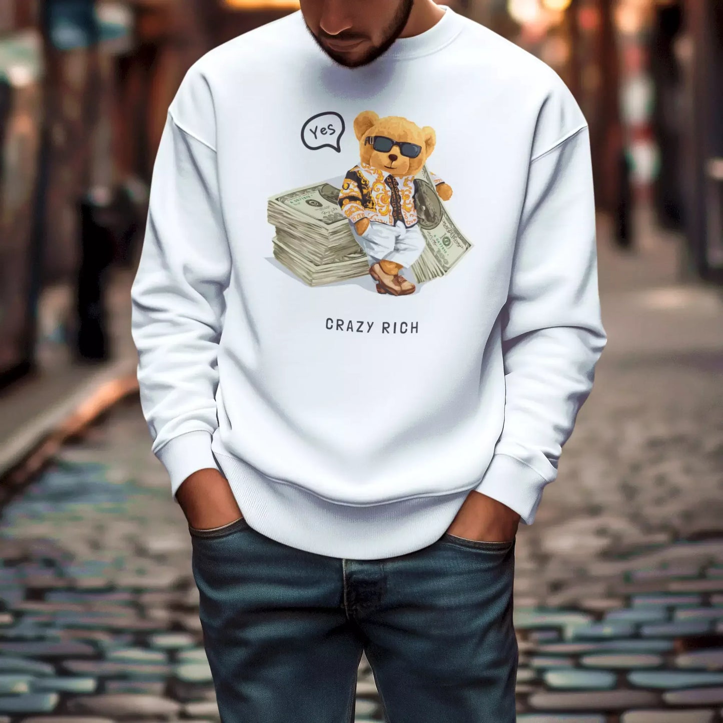 White crewneck sweatshirt featuring a cash-holding teddy bear, για εσένα που θέλεις να συνδυάζεις άνεση και στυλ.
