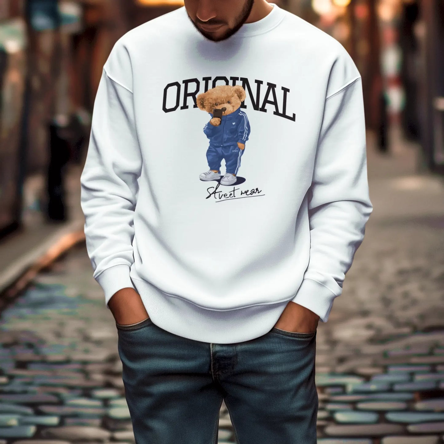 White crewneck sweatshirt with urban bear design – Λευκό φούτερ με σχέδιο αστικού αρκούδου