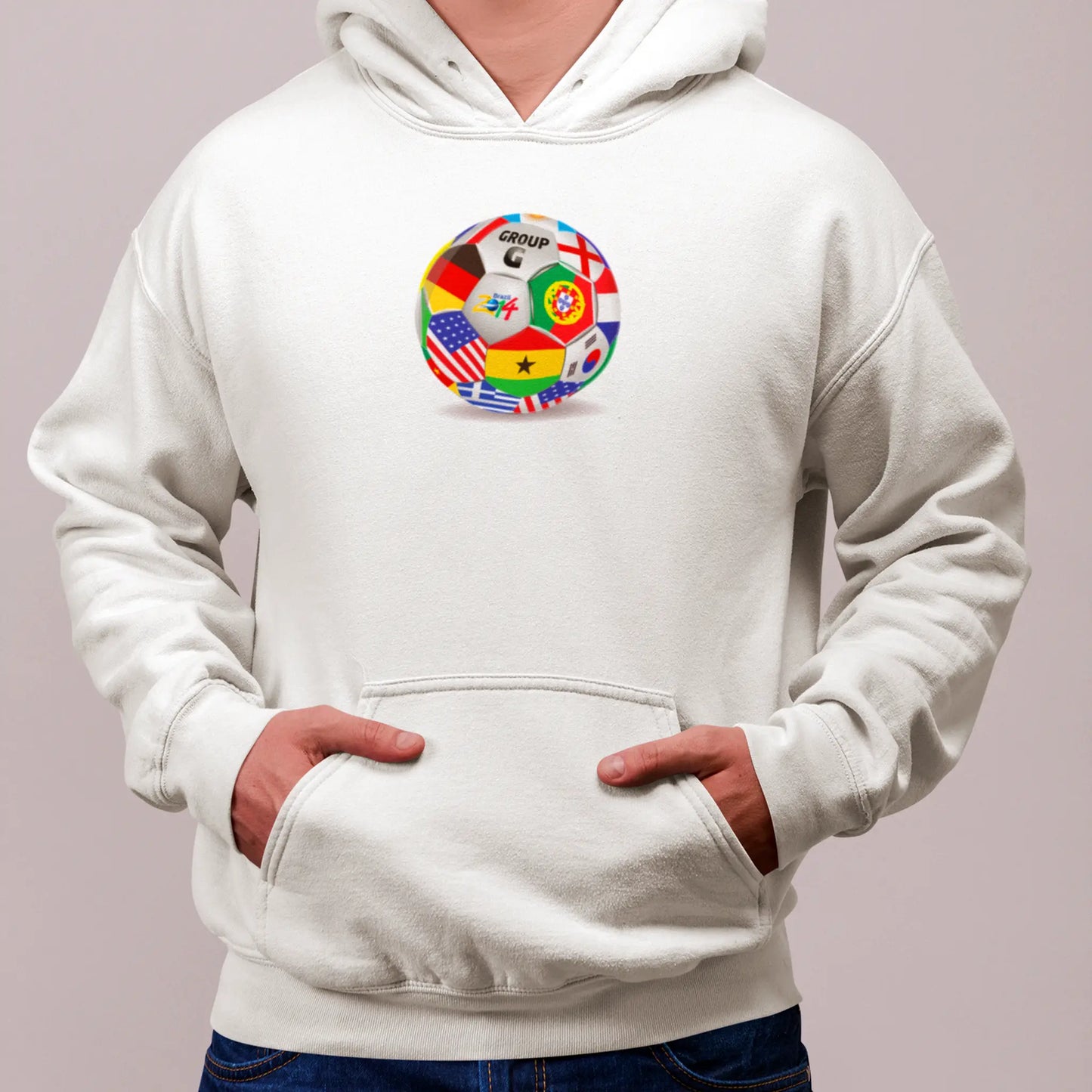 White hoodie featuring epic Group G World Cup flag ball. | Λευκή κουκούλα με επικό σχέδιο μπάλας από σημαίες του Ομίλου G.