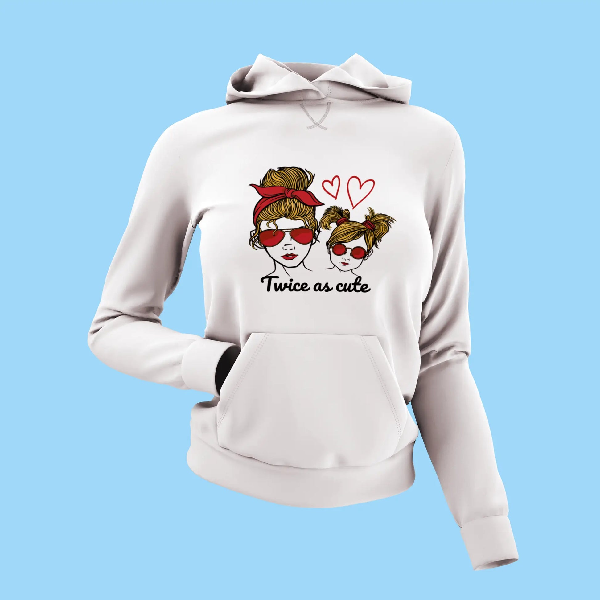 White hoodie highlighting matching sunglasses, sweet mother-daughter bond – Λευκό hoodie που τονίζει τα ταιριαστά γυαλιά και το γλυκό δέσιμο μητέρας και κόρης