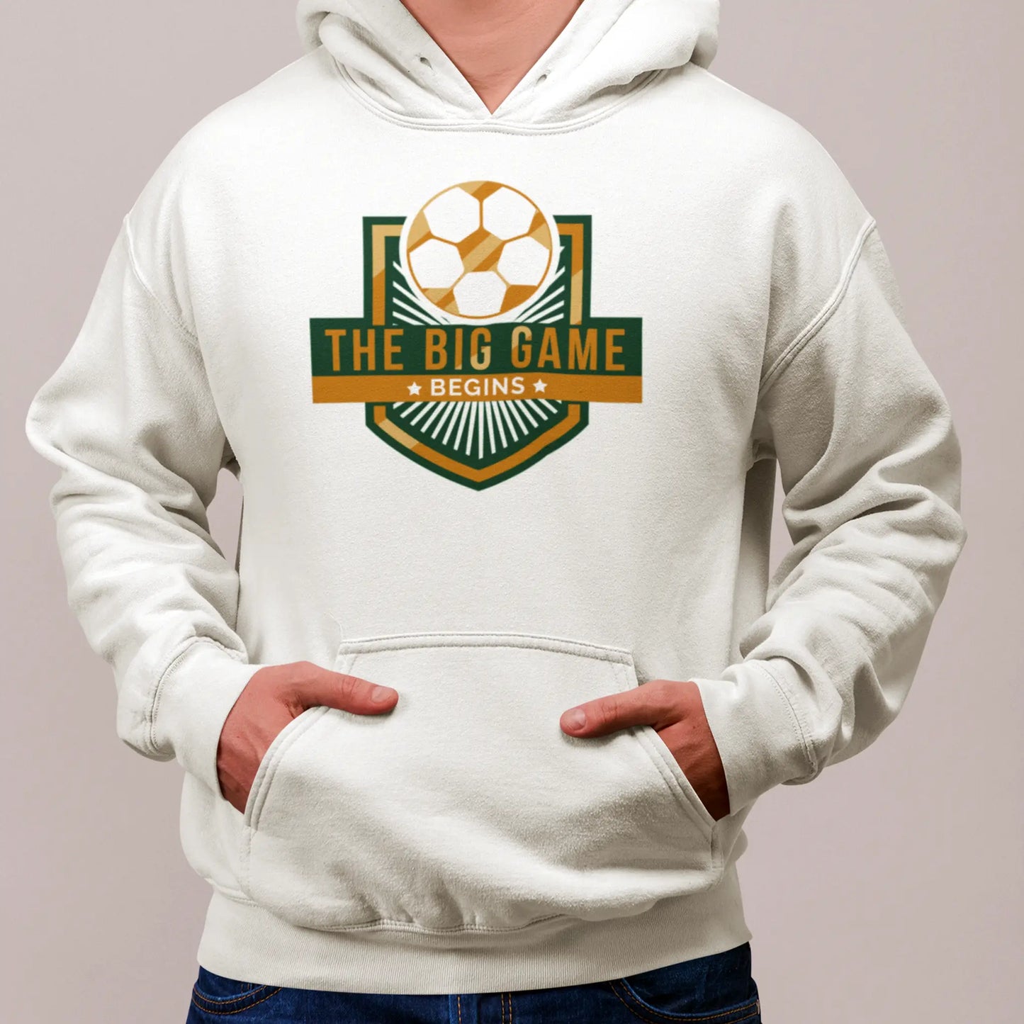 White hoodie with striking soccer shield, perfect for fans on and off the pitch. -
Λευκό hoodie με εντυπωσιακή ποδοσφαιρική ασπίδα, ιδανικό για φιλάθλους εντός και εκτός γηπέδου.