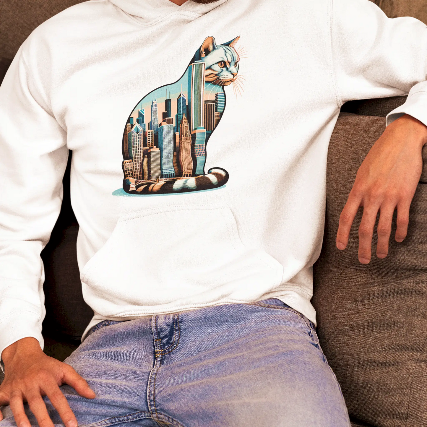 White hoodie with surreal urban cat print – Λευκό hoodie με σουρεαλιστικό design γάτας και πόλης