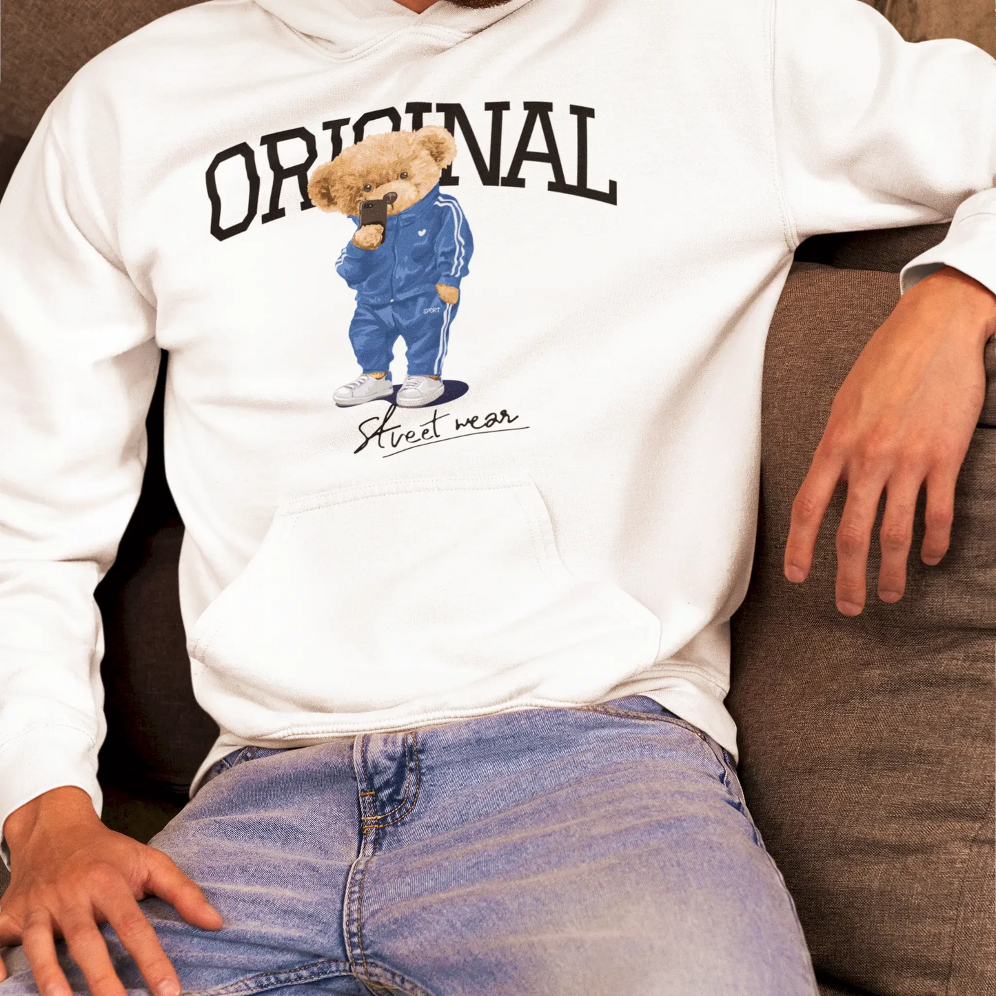 White hoodie with urban bear design – Λευκό hoodie με σχέδιο αστικού αρκούδου