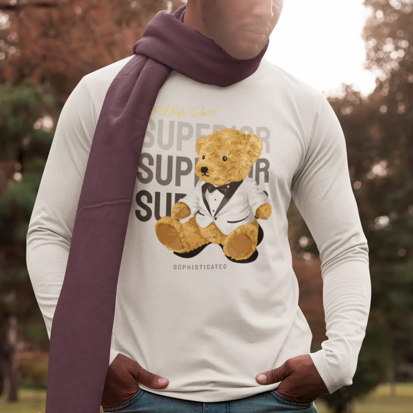 White long-sleeve shirt showcasing a high-class teddy bear design – Λευκή μακρυμάνικη μπλούζα με σχέδιο αρκουδάκι υψηλής κλάσης