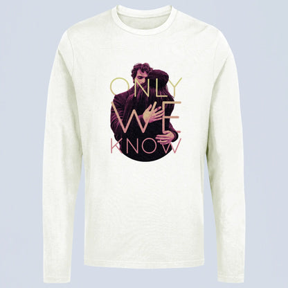 White long sleeve shirt displaying pure connection only true soulmates can understand - Λευκό μακρυμάνικο μπλουζάκι που εμφανίζει αγνή σύνδεση που μόνο αληθινές ψυχές καταλαβαίνουν
