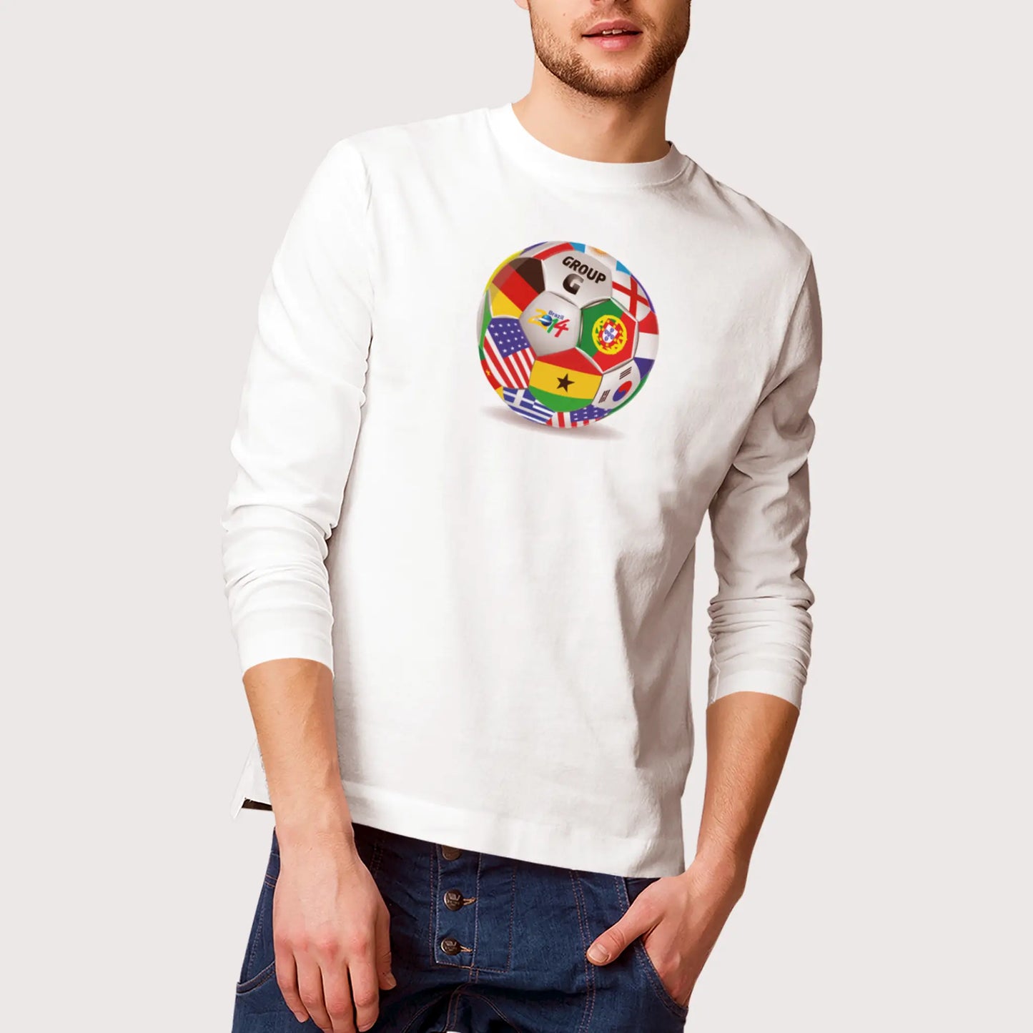 White long sleeve t-shirt with multination football design from Group G. | Λευκό μακρυμάνικο μπλουζάκι με σχέδιο ποδοσφαίρου πολλών χωρών του Ομίλου G.