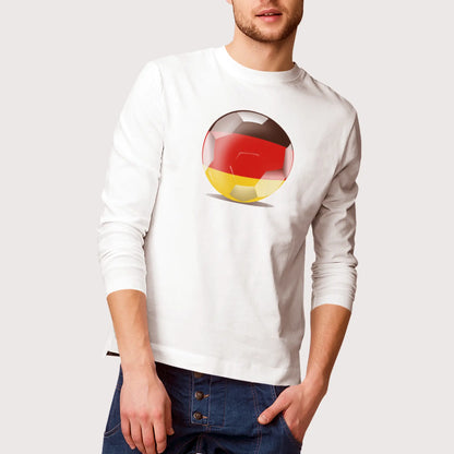 White long sleeve tee with Germany flag football print for passionate fans.
Λευκή μακρυμάνικη μπλούζα με ποδοσφαιρικό σχέδιο γερμανικής σημαίας για παθιασμένους φιλάθλους.