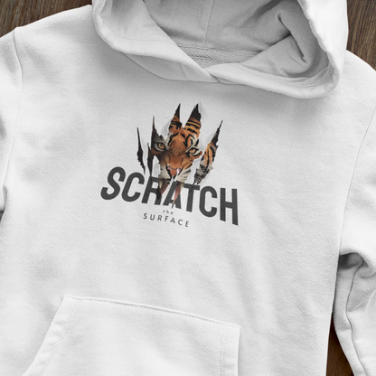 White pullover hoodie showcasing the witty and artistic Scratch the surface concept. — Λευκό φούτερ με κουκούλα που αναδεικνύει το έξυπνο και καλλιτεχνικό concept Scratch the surface