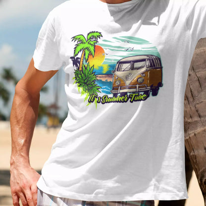 White summer fashion tee με το ζωηρό graphic design από φοίνικες και καταγάλανη θάλασσα