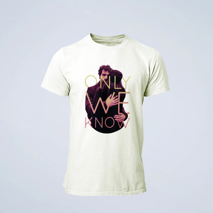 White t-shirt displaying pure love connection that transcends words and explanations - Λευκό μπλουζάκι που απεικωνίζει την αγνή σύνδεση αγάπης που υπερβαίνει λόγια και εξηγήσεις