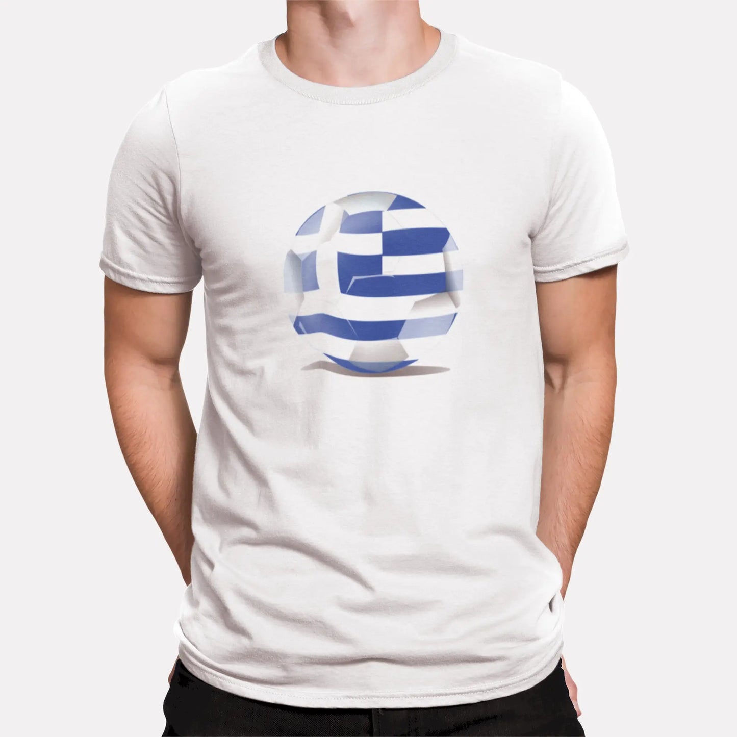White t-shirt featuring a football with the Greek flag, symbolizing national pride – Λευκή μπλούζα με μπάλα ποδοσφαίρου και την ελληνική σημαία, σύμβολο εθνικής υπερηφάνειας.