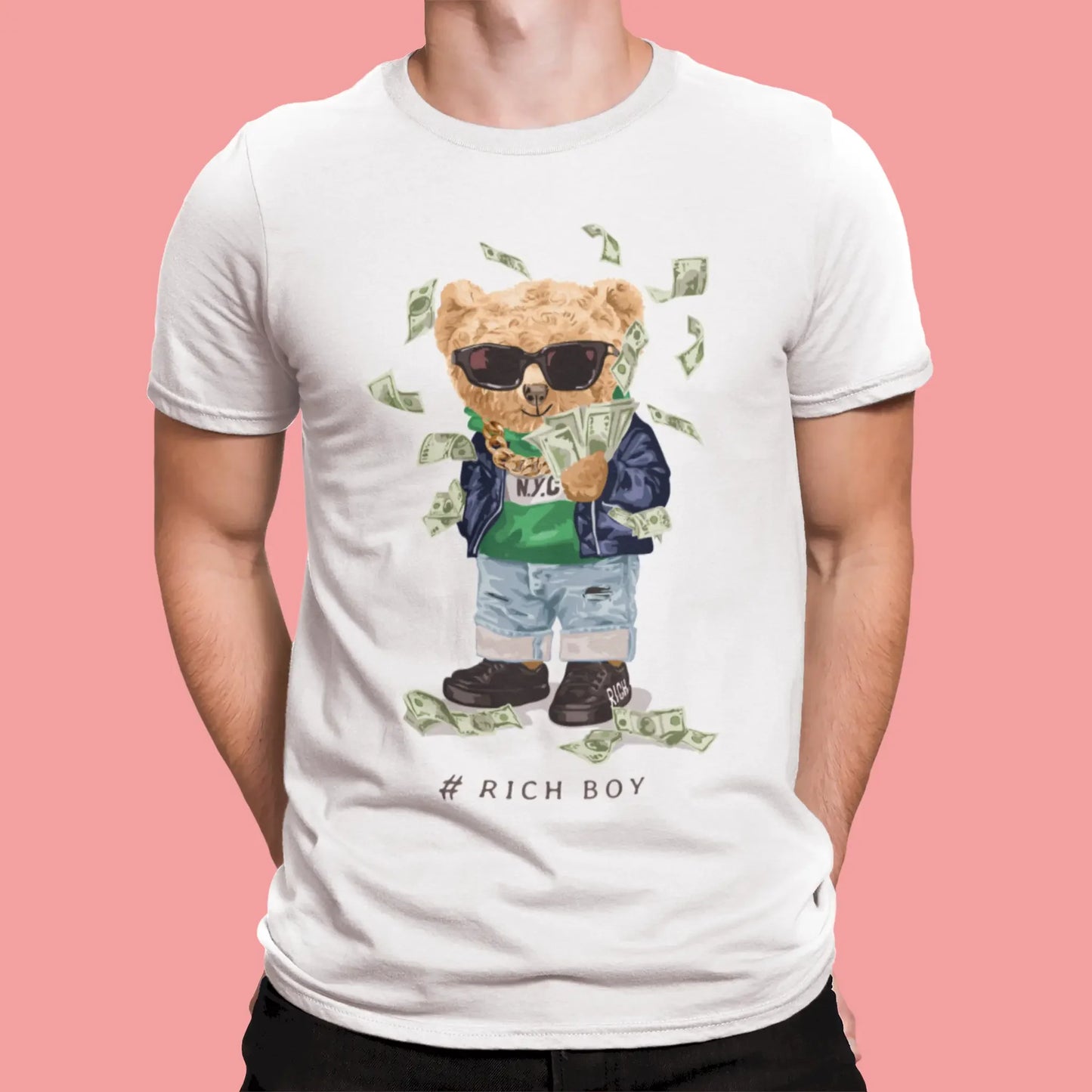 White t-shirt featuring a teddy with money gun and sunglasses for a bold look – Λευκό t-shirt με αρκουδάκι με money gun και γυαλιά για δυναμικό στυλ