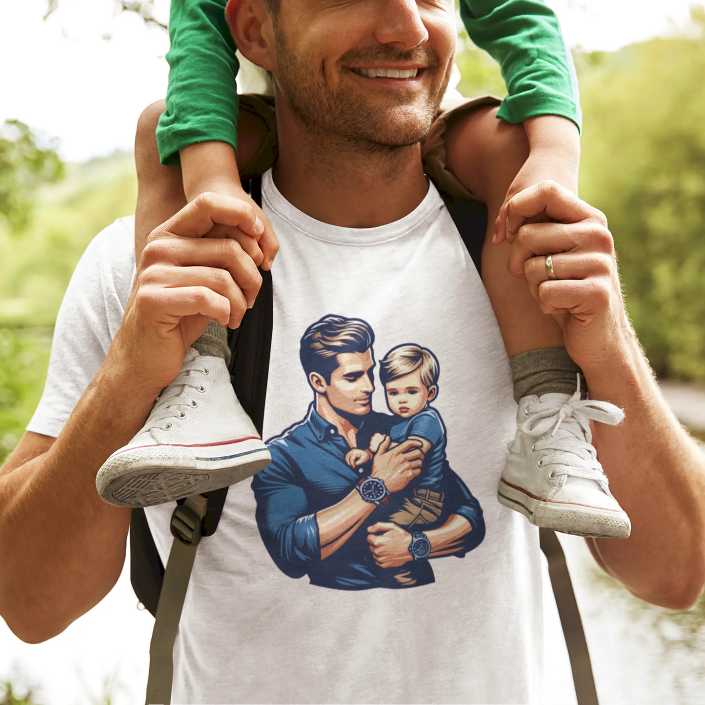 White t-shirt with artistic father and son illustration, symbolizing timeless love – Λευκό μπλουζάκι με καλλιτεχνική απεικόνιση πατέρα και γιου, σύμβολο αιώνιας αγάπης