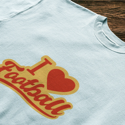 White t-shirt with eye-catching “I Love Football” text design – perfect for match days. Λευκό t-shirt με εντυπωσιακό σχέδιο “I Love Football” – ιδανικό για μέρες αγώνα.