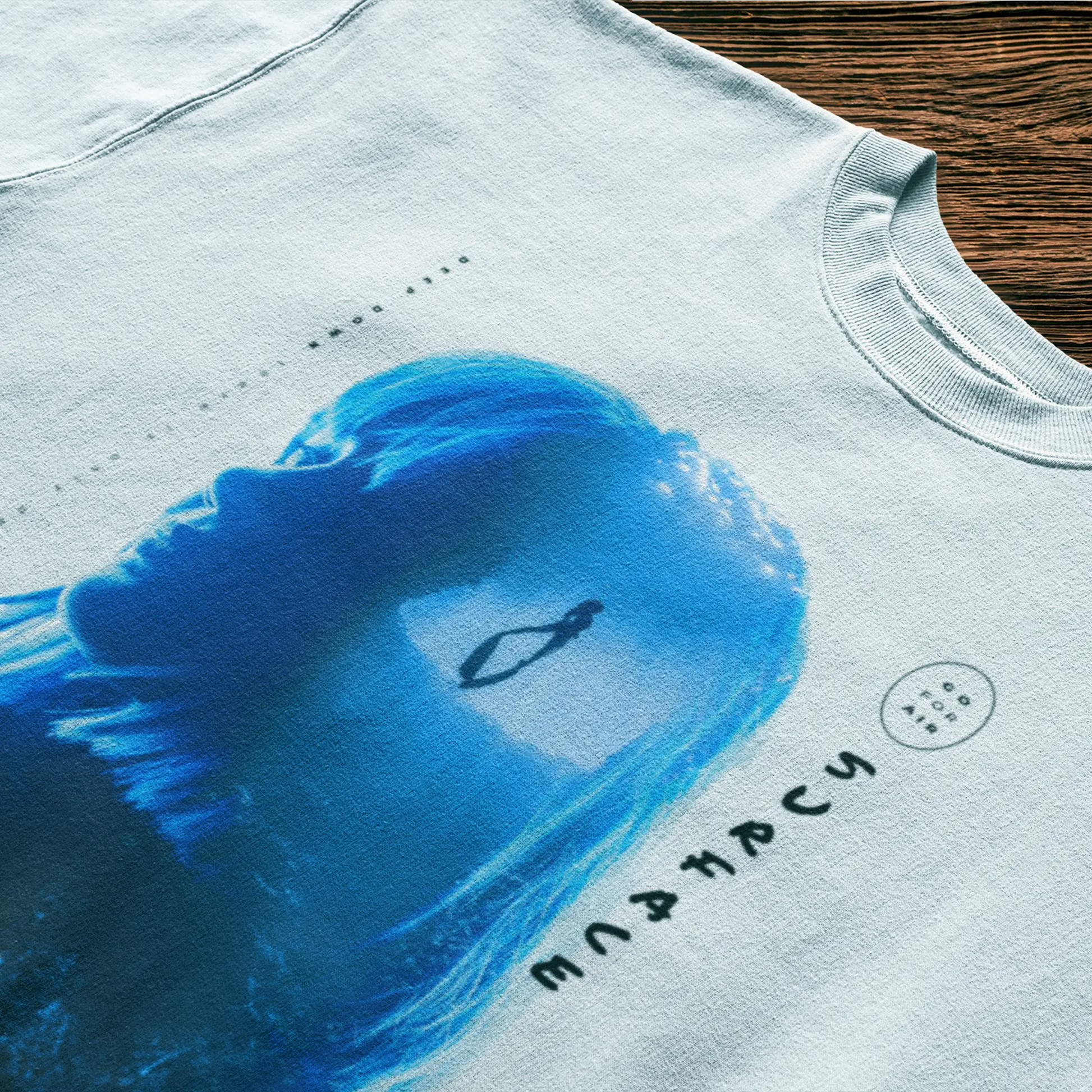 White t-shirt with motivational ocean-inspired double exposure design | Λευκό μπλουζάκι με διπλή έκθεση εμπνευσμένη από τον ωκεανό