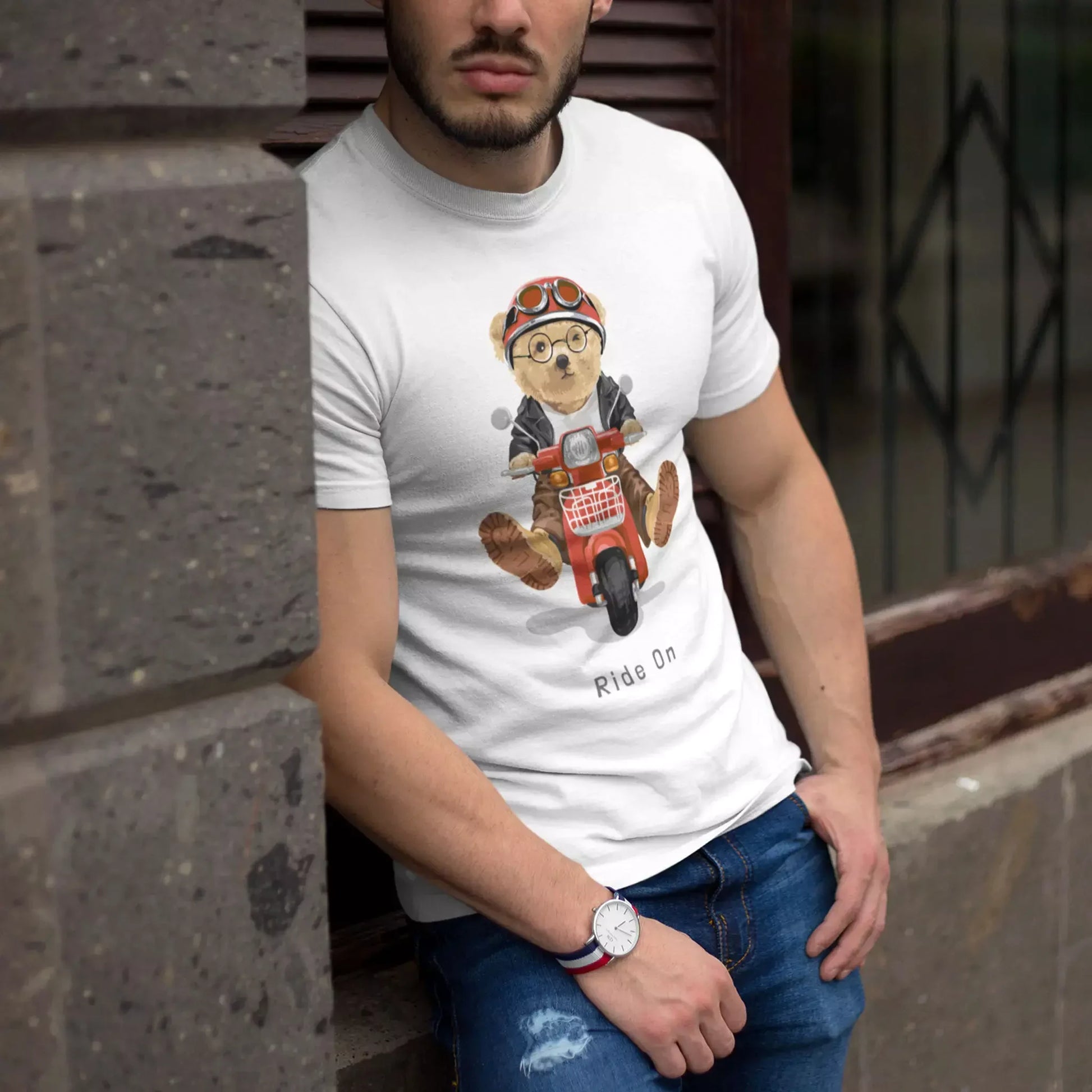 White t-shirt with scooter teddy bear illustration – λευκή μπλούζα με σχέδιο αρκούδου σε κόκκινη μηχανή vespa