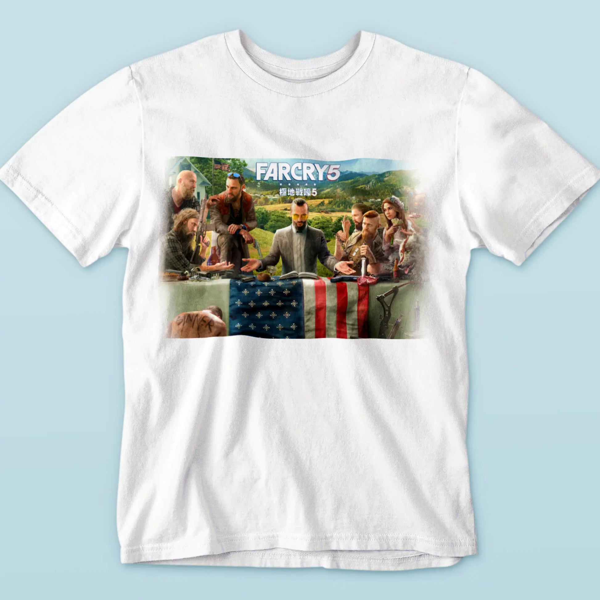 White t‑shirt with a vivid Far Cry 5 scene and star-accented logo in the center for standout gamer vibes – Λευκό μπλουζάκι με έντονη σκηνή Far Cry 5 και logo με αστέρια στο κέντρο για ξεχωριστό gaming ύφος.