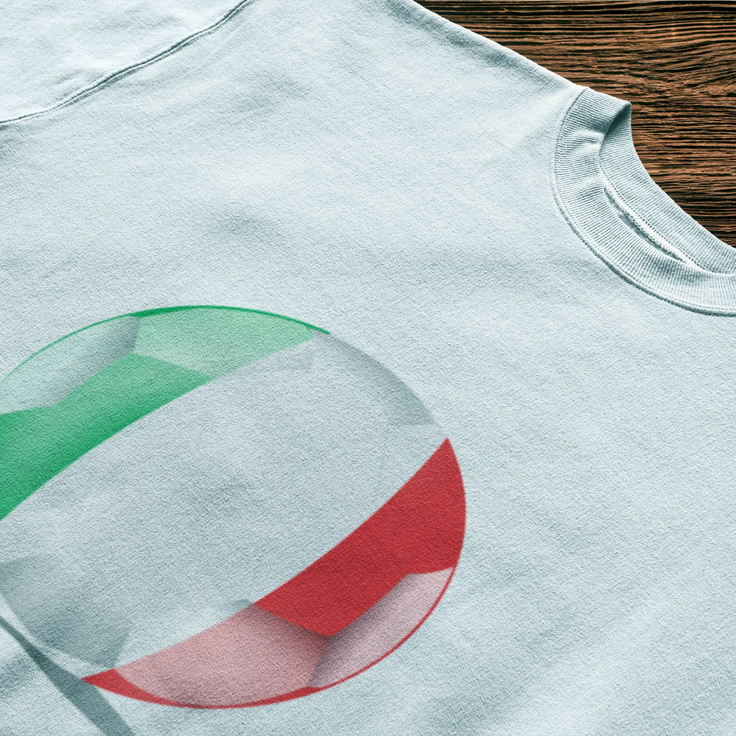 White tee featuring the Italian flag in a bold football shape, great for match day style. | Λευκό t-shirt με τη σημαία της Ιταλίας σε ποδοσφαιρική φόρμα, τέλειο για στυλ ημέρας αγώνα.