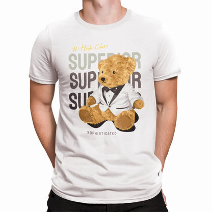 White tee showcasing a high-class teddy bear design – Λευκό t-shirt με σχέδιο αρκουδάκι υψηλής κλάσης