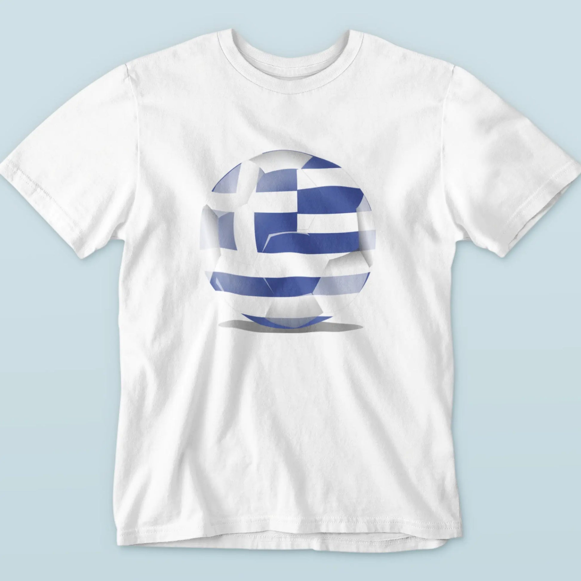 White tee with Greece-themed football ball, ideal for Euro match days – Λευκή μπλούζα με θέμα μπάλα Ελλάδας, ιδανική για μέρες αγώνα.