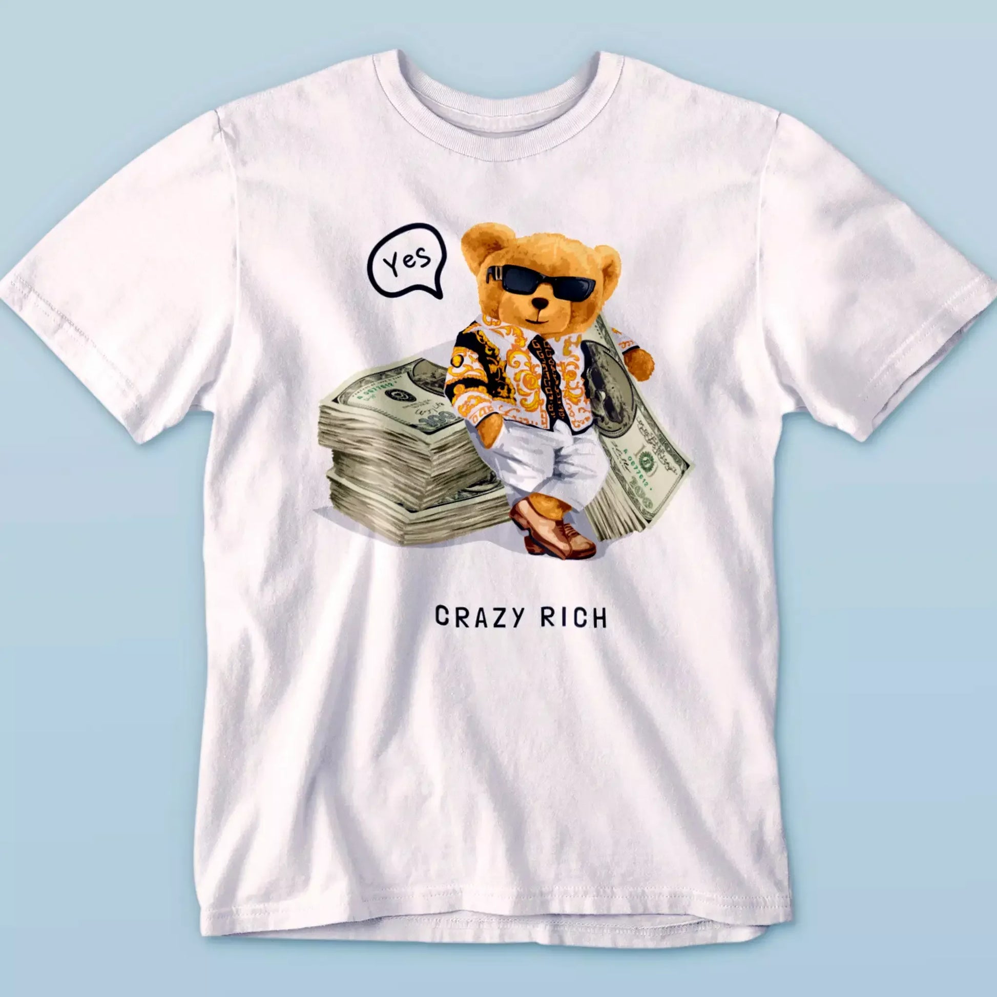 White tee with a rich teddy bear design, ιδανικό για εσένα που αγαπάς την πολυτέλεια και το χρήμα.